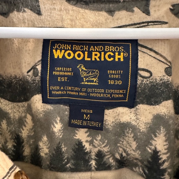 Patterned Button-Up Shirt - Picture 3 of 4